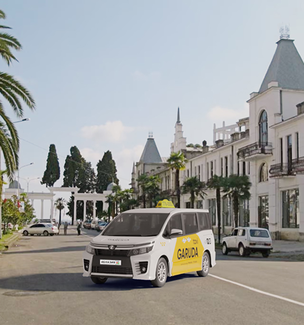 GARUDA Taxi автомобиль на улице Сухума