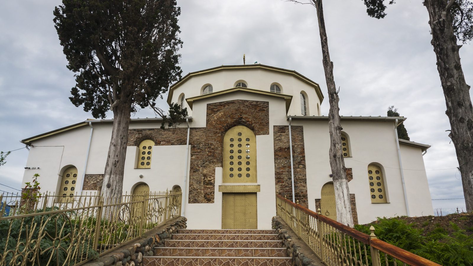 Такси до Драндского собора